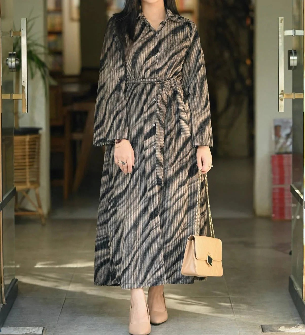 2 Pcs PU leater Hand abg With Long Golden Chain For Girls